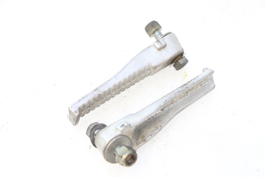photo de PAIA DI PEDANE POSTERIORI PEUGEOT TREKKER 50 (1995 - 2004) - Zoom sullo stato d'uso