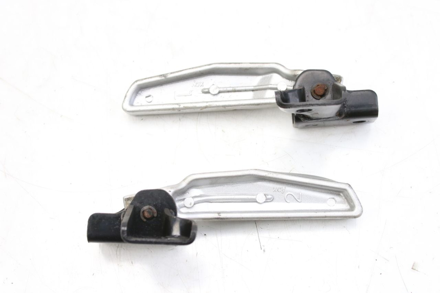 photo de PAIA DI PEDANE POSTERIORI PEUGEOT TWEET 125 (2010 - 2017) - Zoom sullo stato d'uso