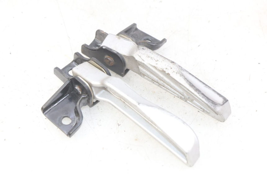 photo de PAIA DI PEDANE POSTERIORI PEUGEOT TWEET 125 (2018 - 2021) - Altra angolazione