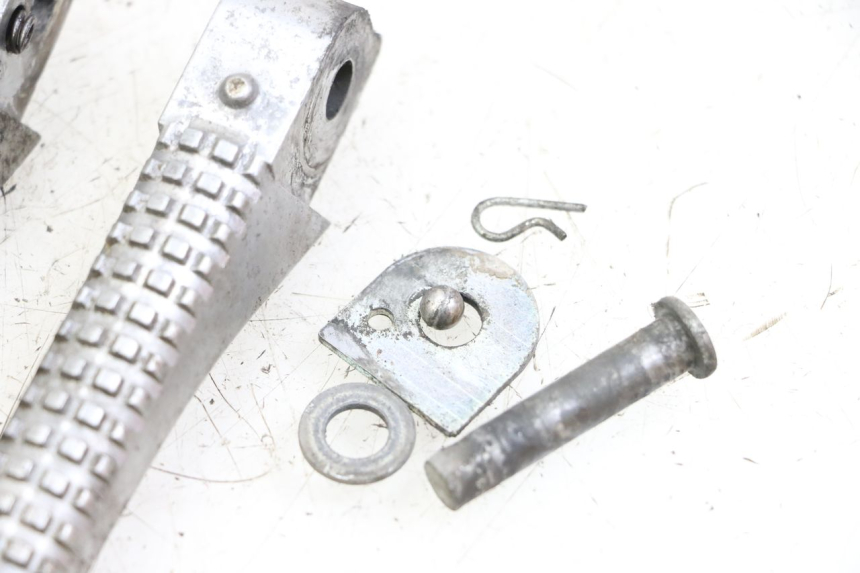 photo de PEDANA POSTERIORE PIAGGIO TYPHOON 50 (2000 - 2009) - Primo piano tecnico