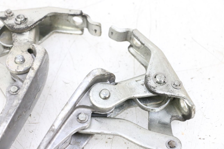 photo de COPPIA PEDANE POSTERIORI PIAGGIO VESPA GTS SUPER IE 125 (2009 - 2016) - Altra vista dell'articolo