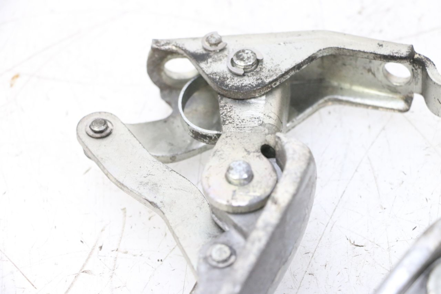 photo de COPPIA PEDANE POSTERIORI PIAGGIO VESPA GTS SUPER IE 125 (2009 - 2016) - Caratteristiche distintive