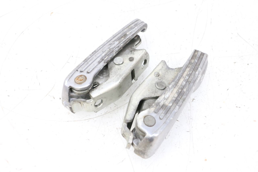 photo de COPPIA PEDANE POSTERIORI PIAGGIO VESPA GTS SUPER IE 125 (2009 - 2016) - Altra angolazione