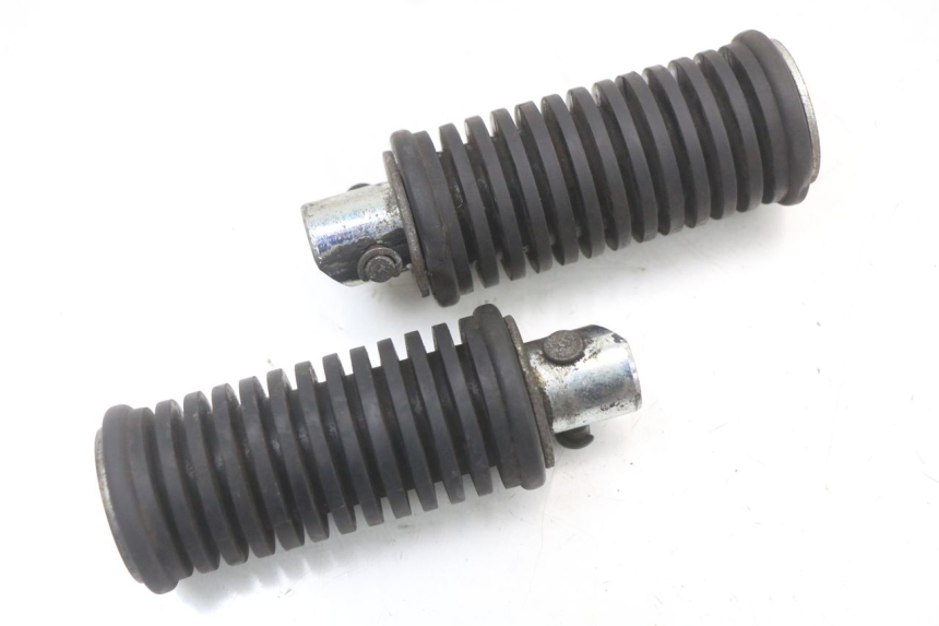 photo de COPPIA PEDANE POSTERIORI SUZUKI VL INTRUDER 125 (2004 - 2007) - Vista principale