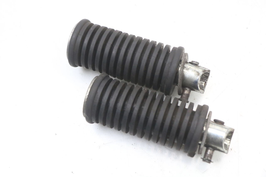 photo de COPPIA PEDANE POSTERIORI SUZUKI VL INTRUDER 125 (2004 - 2007) - Altra angolazione