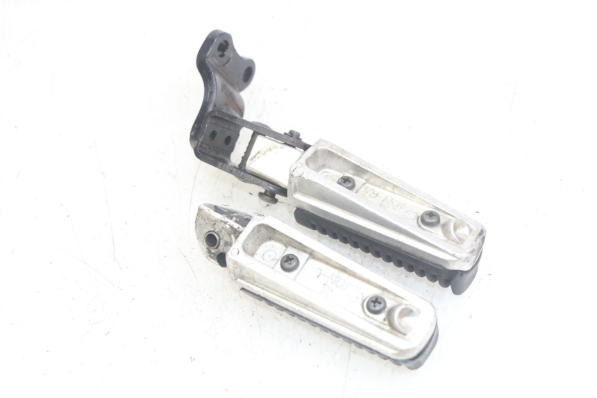 photo de PAIA DI PEDANE POSTERIORI YAMAHA X-MAX XMAX 250 (2006 - 2009) - Zoom sullo stato d'uso