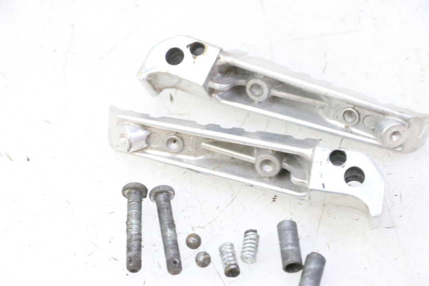 photo de PAIA DI PEDANE POSTERIORI YAMAHA X-MAX XMAX 125 (2010 - 2013) - Altra angolazione