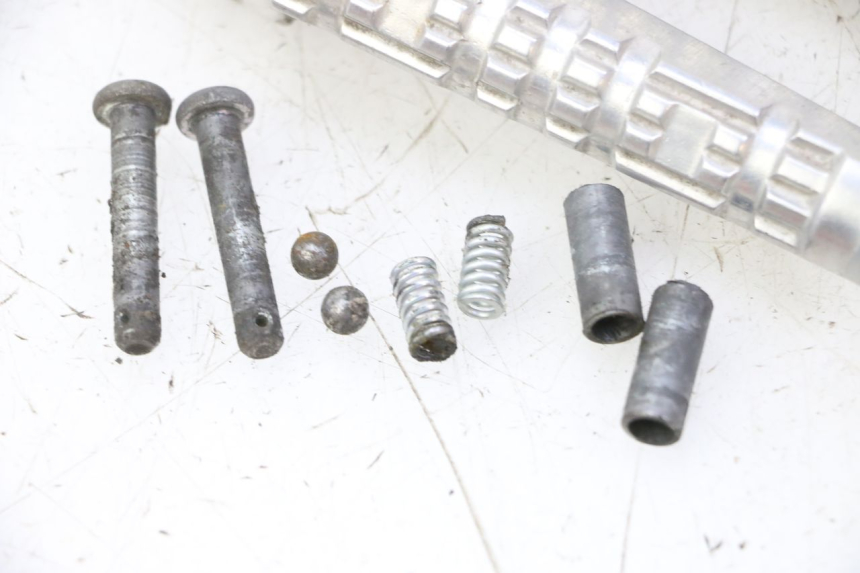 photo de PAIA DI PEDANE POSTERIORI YAMAHA X-MAX XMAX 125 (2010 - 2013) - Dettagli dei punti di fissaggio