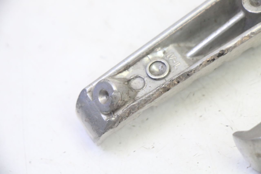 photo de PAIA DI PEDANE POSTERIORI YAMAHA X-MAX XMAX 125 (2010 - 2013) - Primo piano tecnico