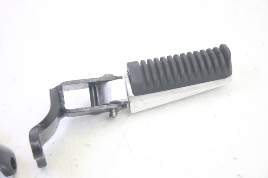 photo de PAIA DI PEDANE POSTERIORI YAMAHA XMAX X-MAX 125 (2006 - 2009) - Dettagli dei punti di fissaggio