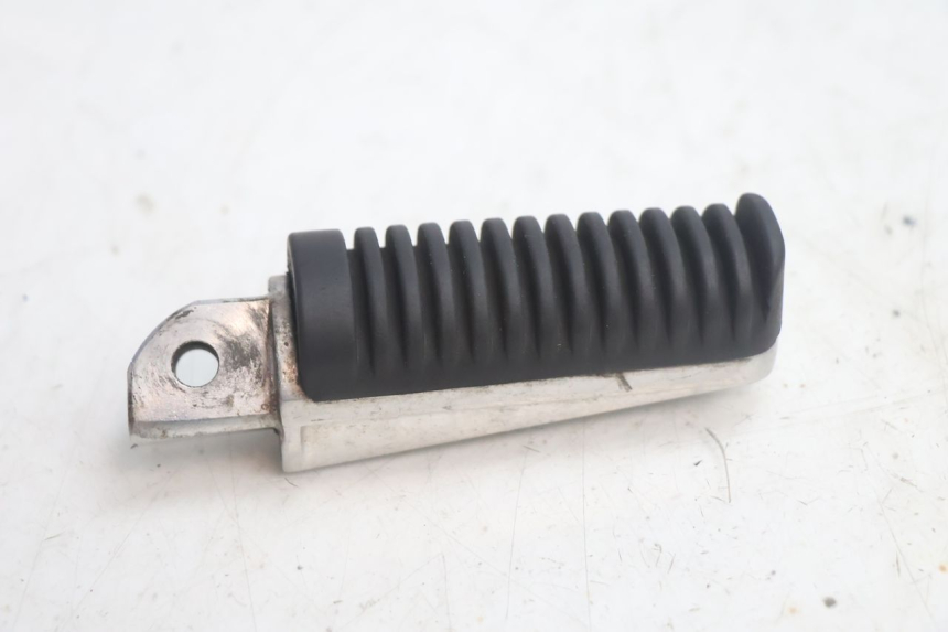 photo de PAIA DI PEDANE POSTERIORI YAMAHA XMAX X-MAX 125 (2006 - 2009) - Altra angolazione