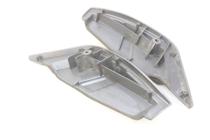 photo de PAIA DI PEDANE POSTERIORI PIAGGIO X9 EVOLUTION 500 (2003 - 2005) - Zoom sullo stato d'uso