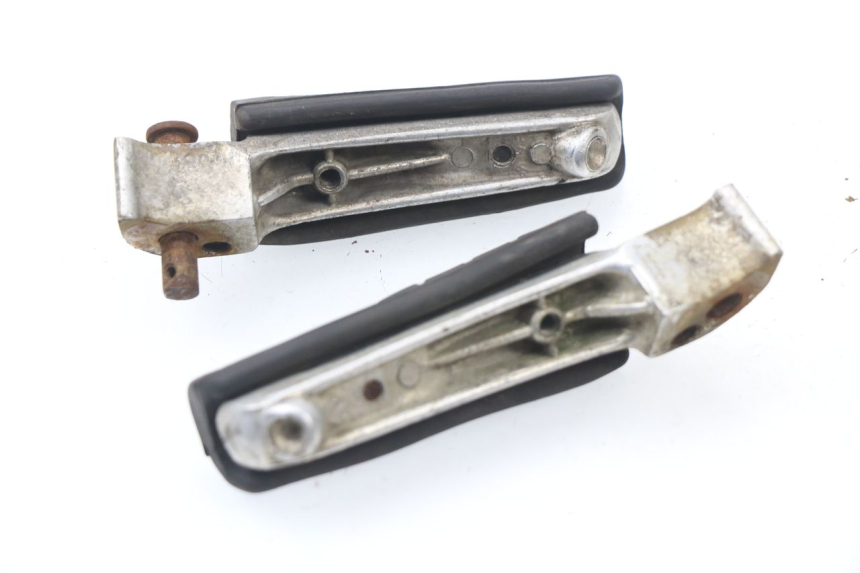 photo de COPPIA PEDANE POSTERIORI YAMAHA XJN XJ N DIVERSION 600 (1994 - 1997) - Zoom sullo stato d'uso