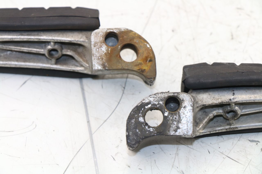 photo de COPPIA PEDANE POSTERIORI YAMAHA XJS DIVERSION 600 (1997 - 1999) - Dettaglio del componente