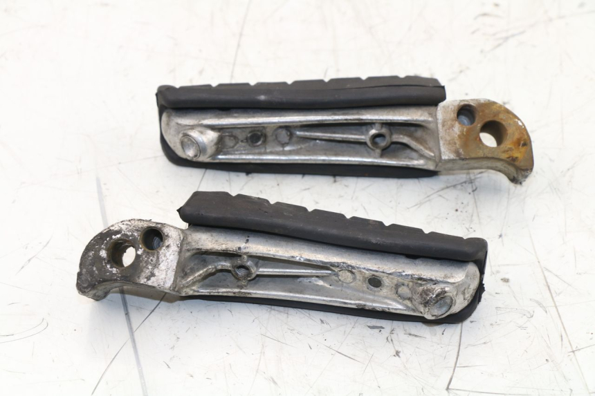 photo de COPPIA PEDANE POSTERIORI YAMAHA XJS DIVERSION 600 (1997 - 1999) - Zoom sullo stato d'uso