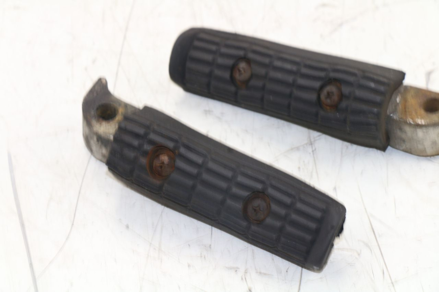 photo de COPPIA PEDANE POSTERIORI YAMAHA XJS DIVERSION 600 (1997 - 1999) - Primo piano tecnico