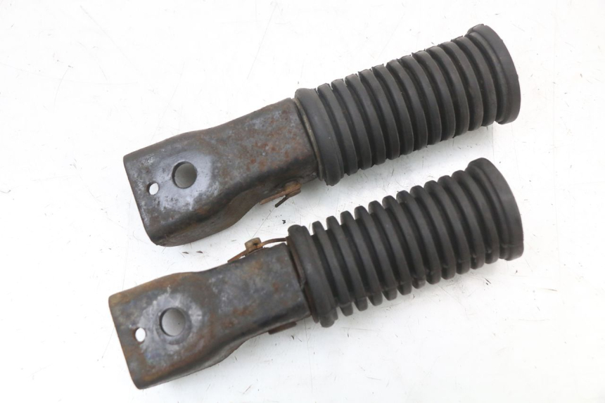 photo de COPPIA PEDANE POSTERIORI SYM XS 125 (2007 - 2016) - Altra angolazione