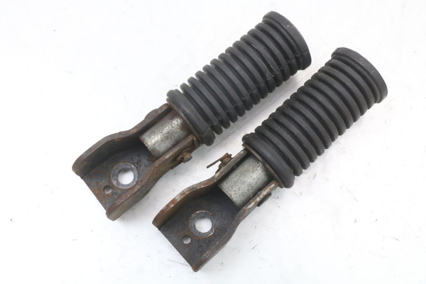 photo de COPPIA PEDANE POSTERIORI SYM XS 125 (2007 - 2016) - Primo piano tecnico