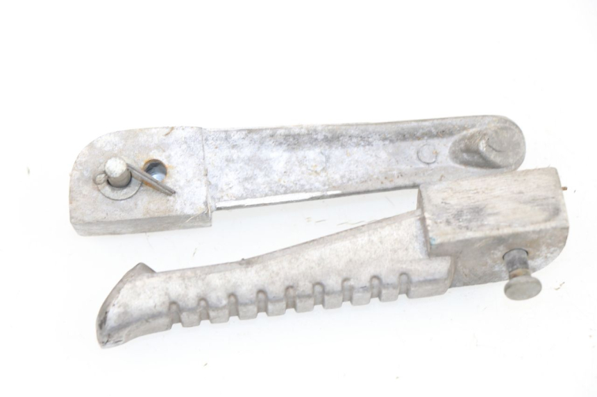 photo de COPPIA PEDANE POSTERIORI YIYING YY T POWER MAX 125 (2006 - 2016) - Altra angolazione