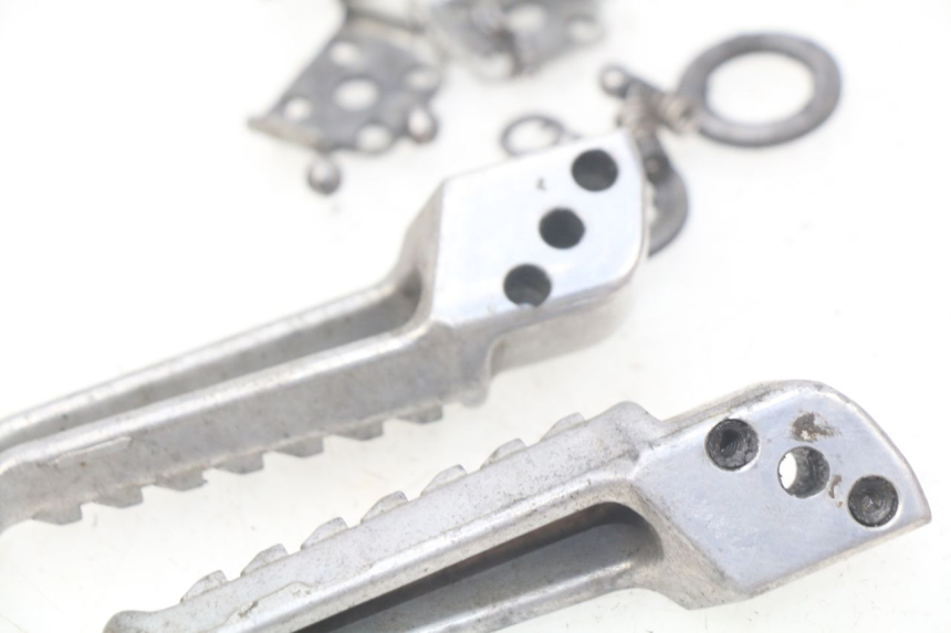 photo de PAIA DI PEDANE POSTERIORI KAWASAKI Z S 750 (2003 - 2006) - Zoom sullo stato d'uso