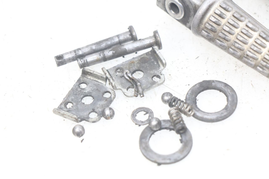 photo de PAIA DI PEDANE POSTERIORI KAWASAKI Z S 750 (2003 - 2006) - Primo piano tecnico