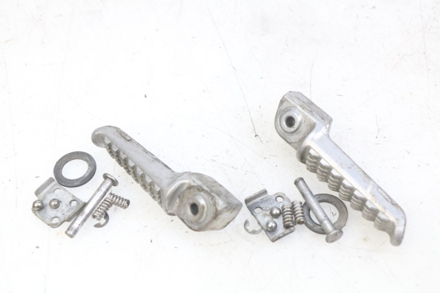 photo de PAIA DI PEDANE POSTERIORI KAWASAKI Z 750 (2007 - 2013) - Zoom sullo stato d'uso