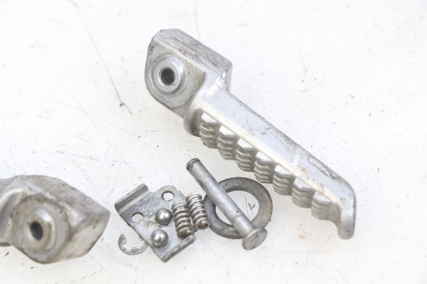 photo de PAIA DI PEDANE POSTERIORI KAWASAKI Z 750 (2007 - 2013) - Altra angolazione