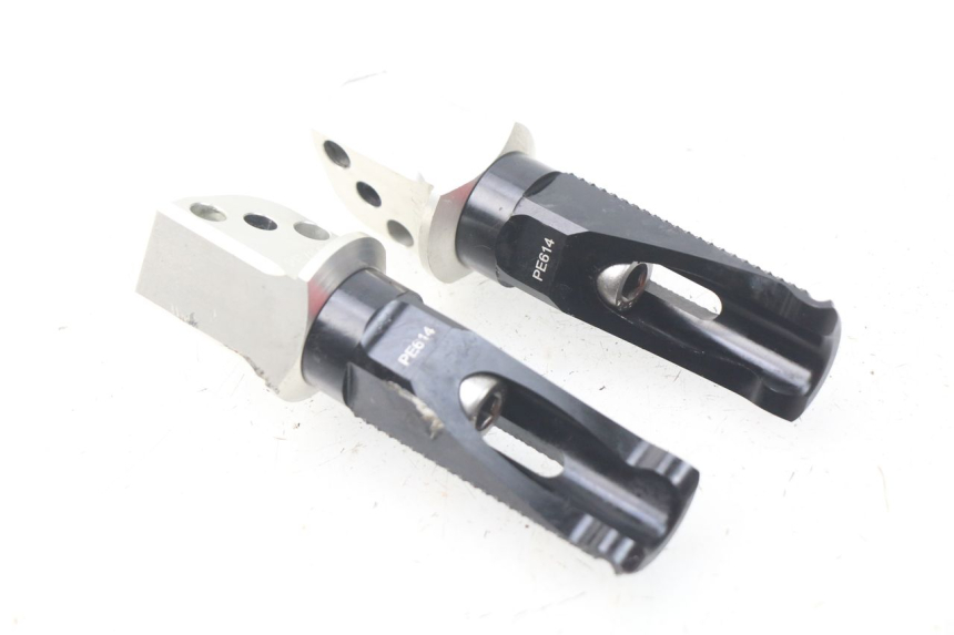 photo de COPPIA PEDANE POSTERIORI KAWASAKI Z Z900 900 (2017 - 2019) - Altra angolazione