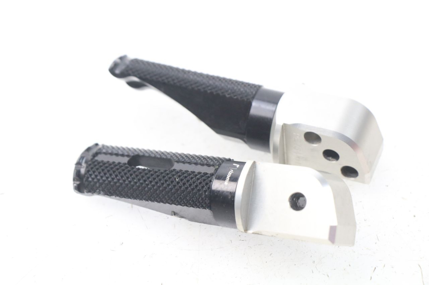 photo de COPPIA PEDANE POSTERIORI KAWASAKI Z Z900 900 (2017 - 2019) - Primo piano tecnico