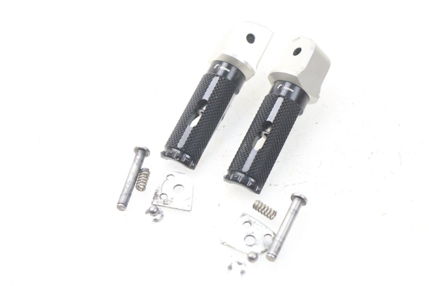 photo de COPPIA PEDANE POSTERIORI KAWASAKI Z Z900 900 (2017 - 2019) - Stato della superficie e materiale