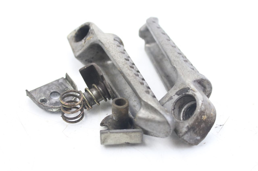 photo de PAIA DI PEDANE POSTERIORI KAWASAKI ZZR 600 (1995 - 2004) - Zoom sullo stato d'uso