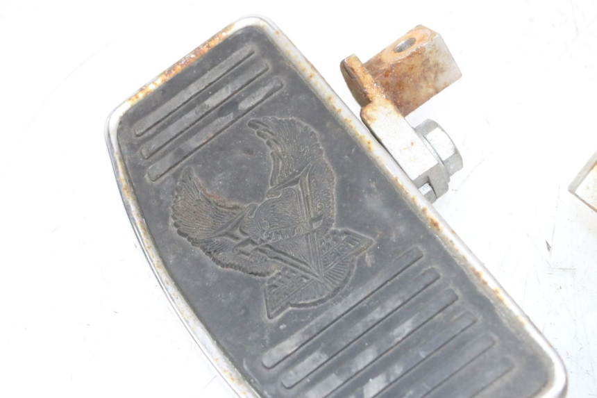 photo de PEDANA ANTERIORE HYOSUNG GV AQUILA 125 (2000 - 2009) - Caratteristiche distintive