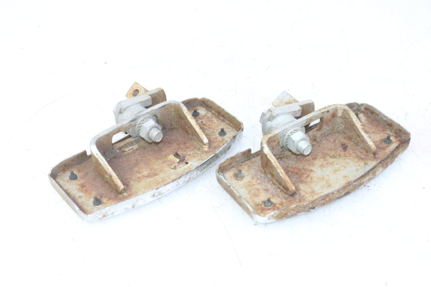 photo de PEDANA ANTERIORE HYOSUNG GV AQUILA 125 (2000 - 2009) - Zoom sullo stato d'uso