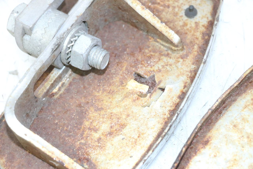 photo de PEDANA ANTERIORE HYOSUNG GV AQUILA 125 (2000 - 2009) - Altra angolazione