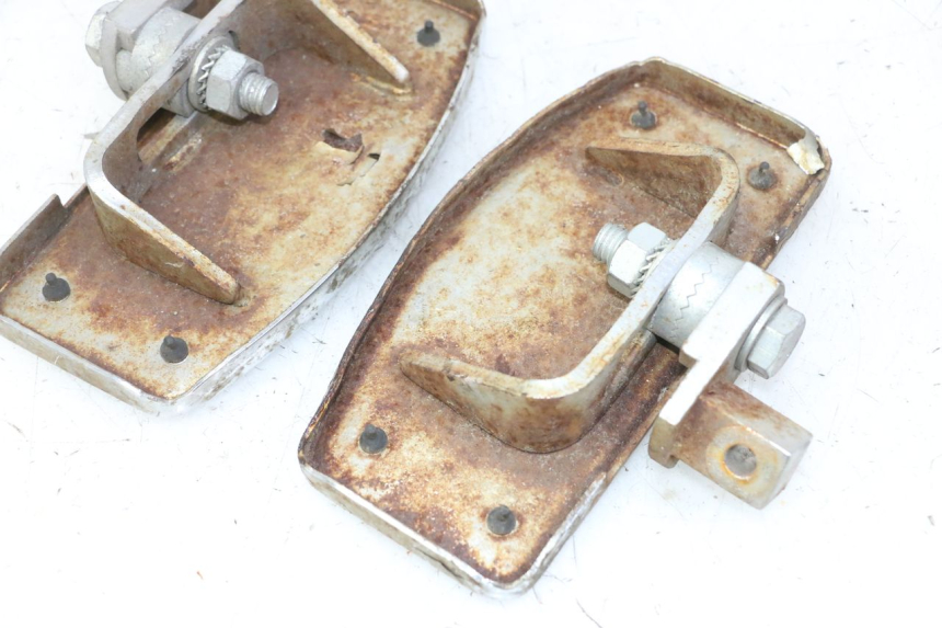 photo de PEDANA ANTERIORE HYOSUNG GV AQUILA 125 (2000 - 2009) - Primo piano tecnico