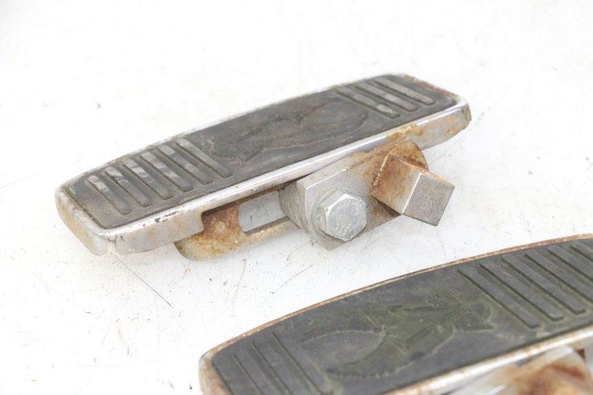 photo de PEDANA ANTERIORE HYOSUNG GV AQUILA 125 (2000 - 2009) - Ricambio usato controllato