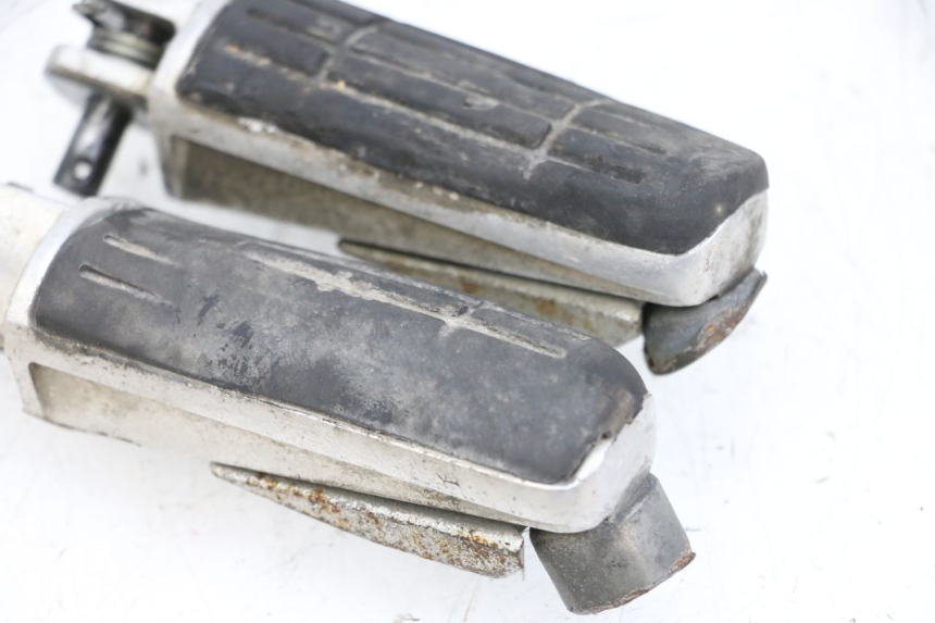 photo de PAIA DI PEDANE ANTERIORI YAMAHA FJR ABS 1300 (2006 - 2012) - Dettagli dei punti di fissaggio