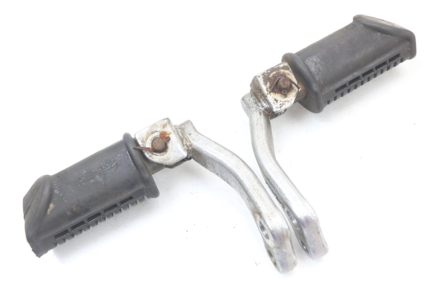 photo de COPPIA PEDANE ANTERIORI SUZUKI GN 125 (1997 - 2000) - Vista d'insieme del prodotto