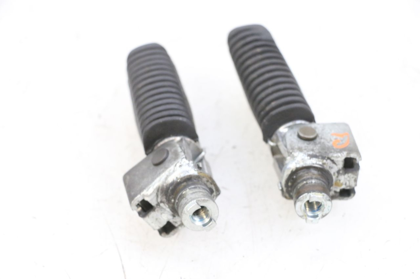 photo de PEDANA ANTERIORE SUZUKI GSF N BANDIT 600 (1996 - 1999) - Primo piano tecnico