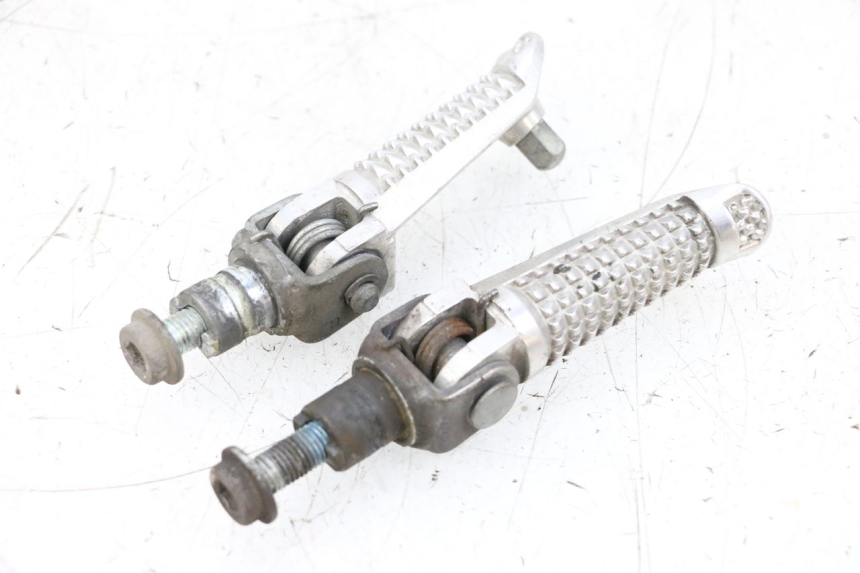 photo de PEDANA ANTERIORE SUZUKI GSXR GSX-R 1000 (2003 - 2004) - Primo piano tecnico