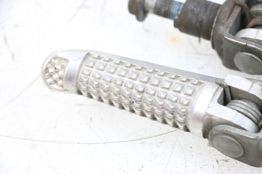 photo de PEDANA ANTERIORE SUZUKI GSXR GSX-R 1000 (2003 - 2004) - Dettagli dei punti di fissaggio