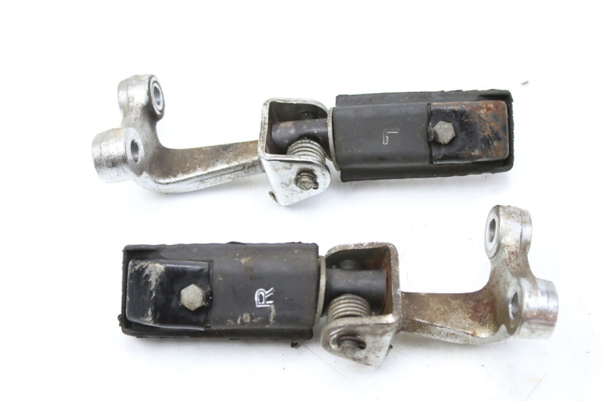 photo de PAIA DI PEDANE ANTERIORI SYM HUSKY 125 (1999 - 2005) - Altra angolazione