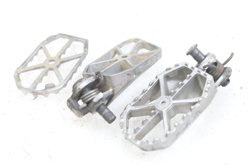 photo de PAIA DI PEDANE ANTERIORI KAWASAKI KXF KX-F 250 (2012 - 2014) - Zoom sullo stato d'uso