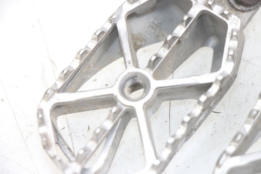 photo de PAIA DI PEDANE ANTERIORI KAWASAKI KXF KX-F 250 (2012 - 2014) - Marcature e riferimenti originali