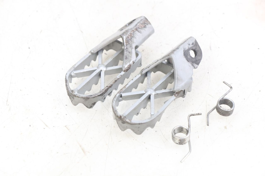 photo de PAIA DI PEDANE ANTERIORI YCF R-START 125 - Zoom sullo stato d'uso