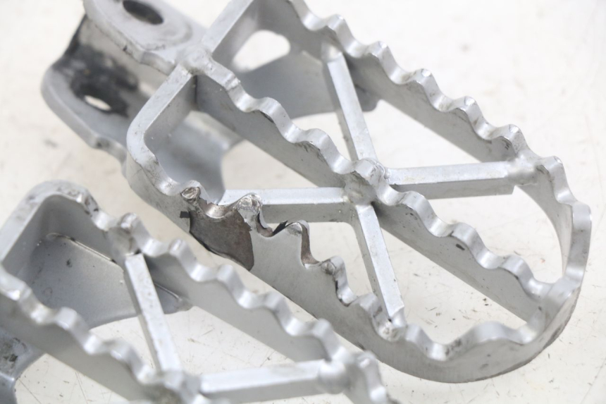 photo de PAIA DI PEDANE ANTERIORI YCF R-START 125 - Primo piano tecnico