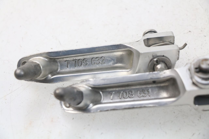 photo de COPPIA PEDANE ANTERIORI BMW S RR ABS S1000RR 1000 (2009 - 2011) - Altra angolazione