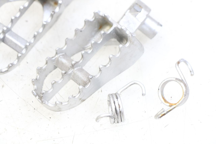 photo de PAIA DI PEDANE ANTERIORI GAS-GAS SM ROOKIE 50 (2001 - 2005) - Primo piano tecnico