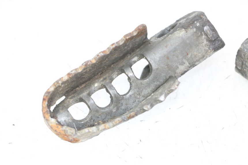 photo de PAIA DI PEDANE ANTERIORI GILERA SMT SUPERMOTARD 50 (2009 - 2017) - Stato della superficie e materiale