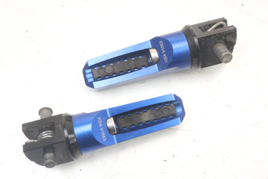 photo de PEDANA ANTERIORE SUZUKI GSR 750 (2011 - 2017) - Primo piano tecnico